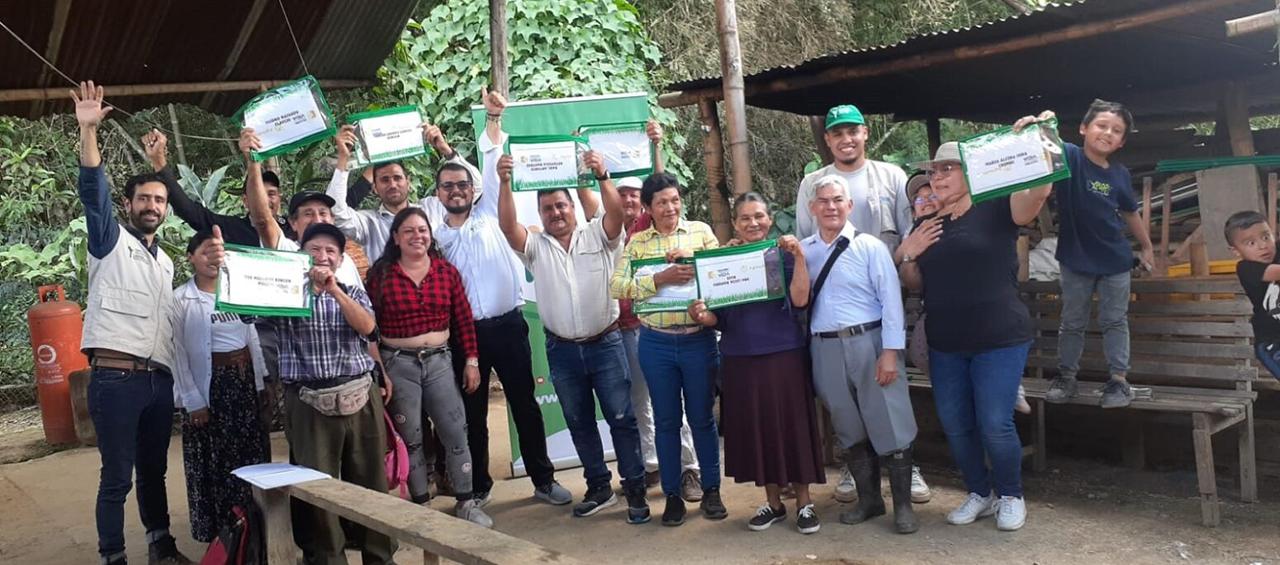 Las ocho familias recibieron más de 35 hectáreas que eran del ex capo Gonzalo Rodríguez Gacha