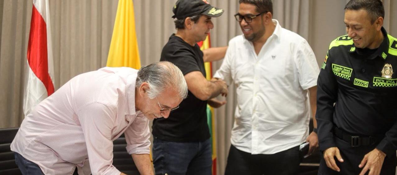 El gobernador Eduardo Verano, el alcalde Distrital, Alex Char, el alcalde de Puerto, Plinio Cedeño y el comandante de la Mebar, Herbert Benavidez