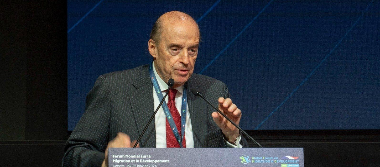 Álvaro Leyva, canciller de Colombia, fue suspendido del cargo por tres meses