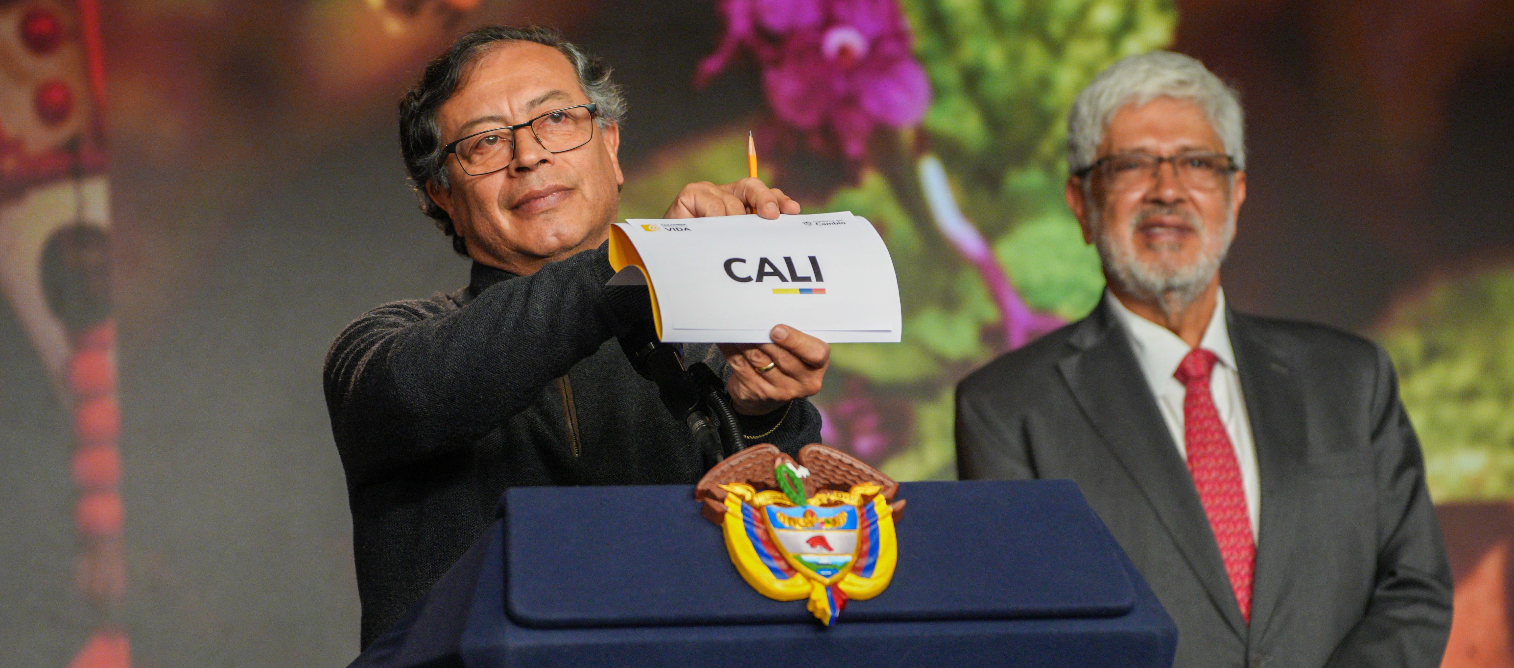 Petro anunciando la sede para Cali.