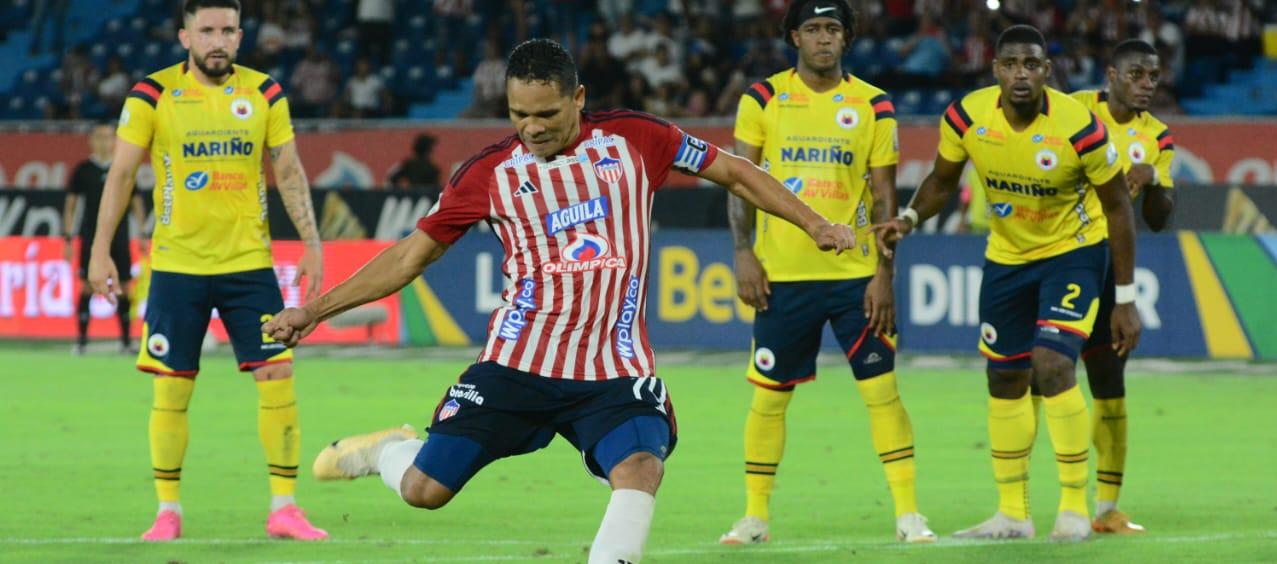 Carlos Bacca abrió el marcador al convertir una pena máxima.