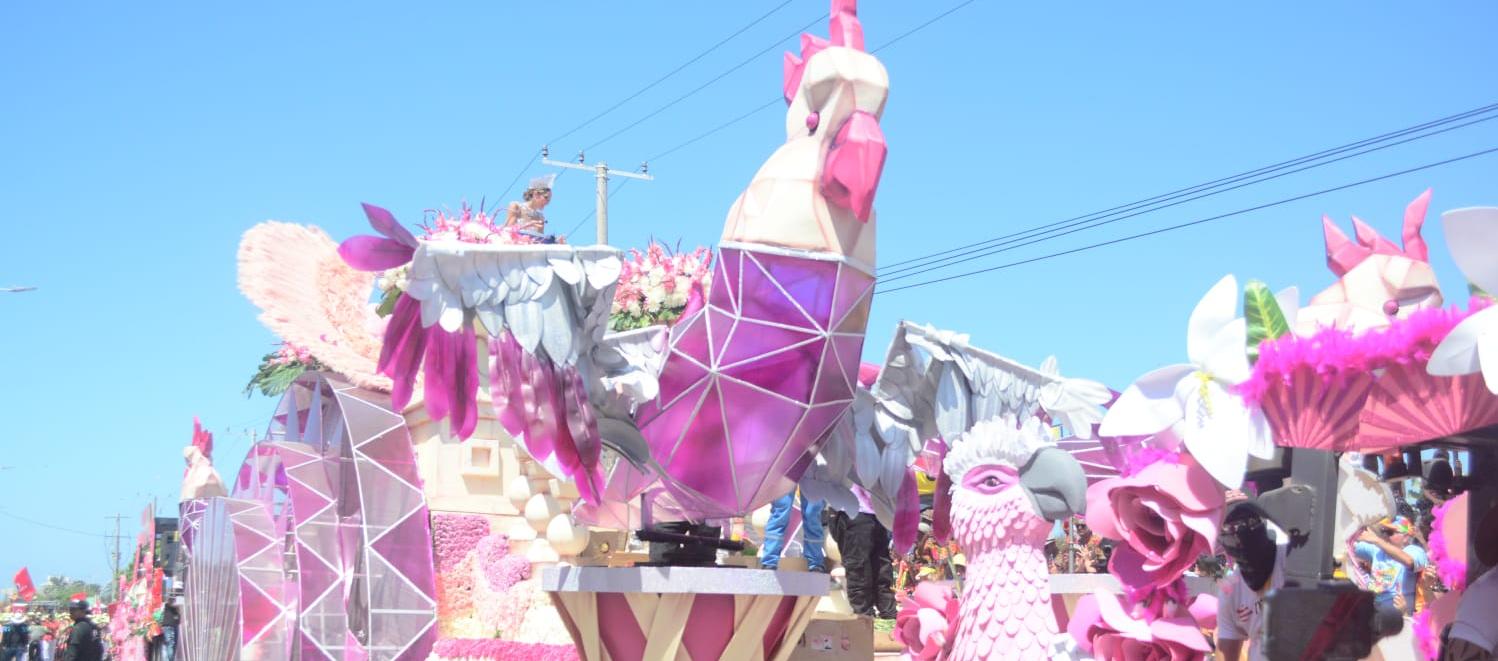 Solsticio de Carnaval, carroza de La Reina Melissa Cure.