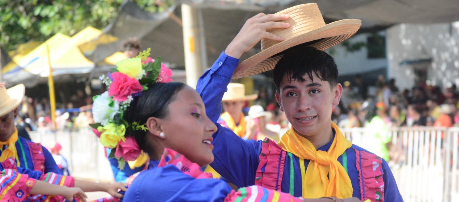 Delegación de Huila en la Gran Parada de Comparsas.