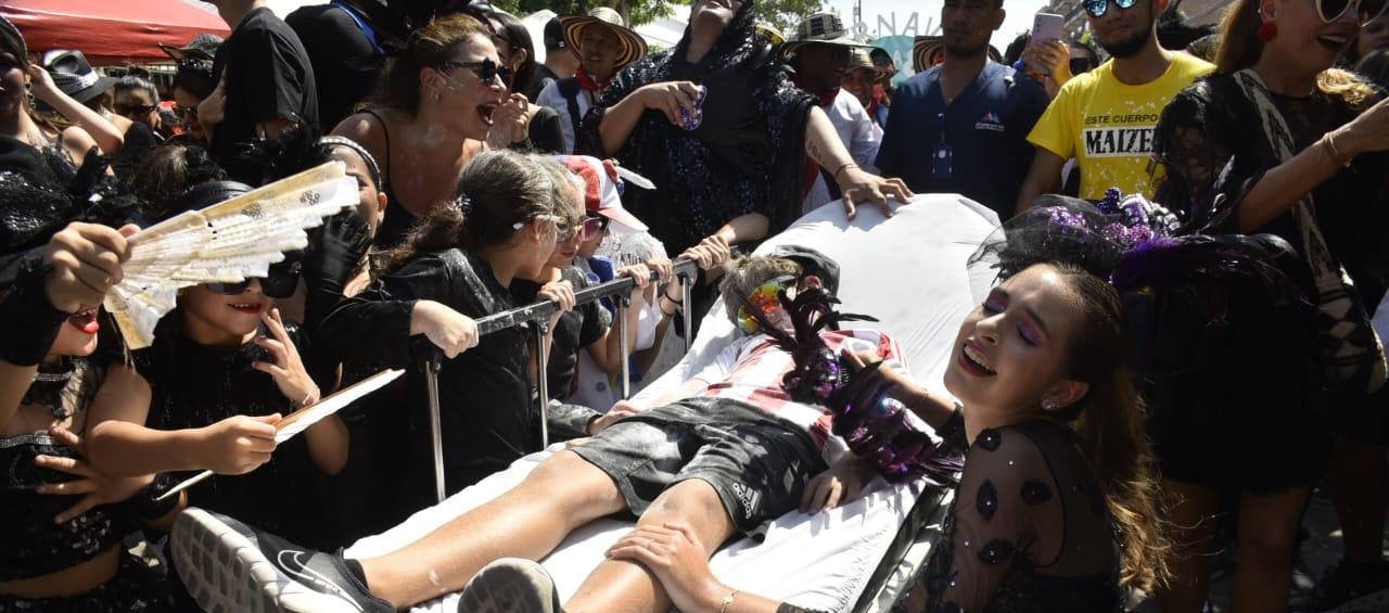 Los Reyes infantiles Emanuel Angulo y Samia Maloof. 