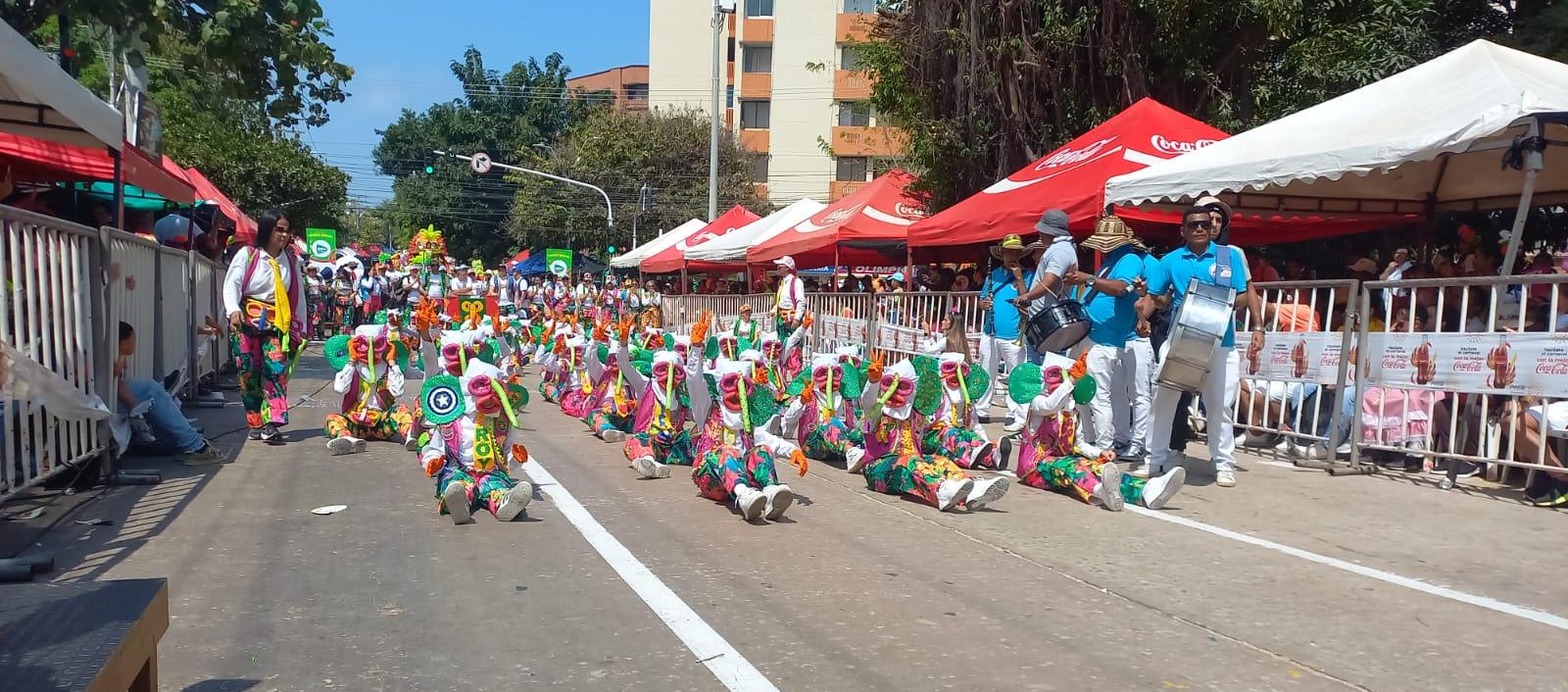 Marimondas deleitan a los asistentes.