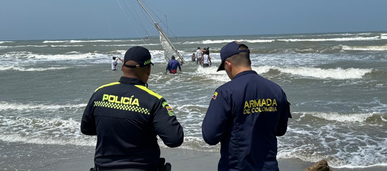 La embarcación se encuentra a la altura de Puerto Velero. 