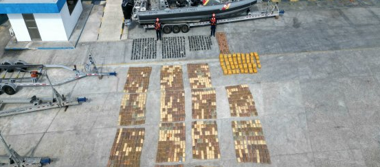 Marihuana y cocaína incautada. 