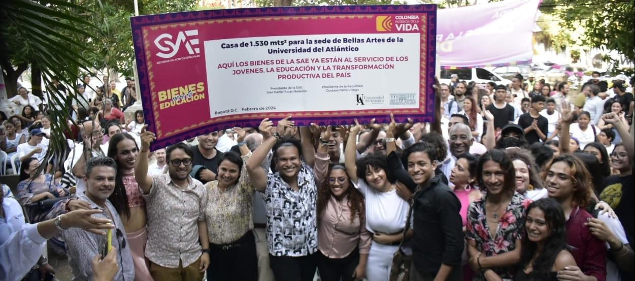 Entrega de la ‘Casa Villa de Arte’, en el barrio El Prado.