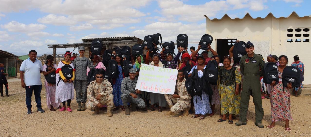 Fuerza Aeroespacial llevó ayuda a La Guajira.