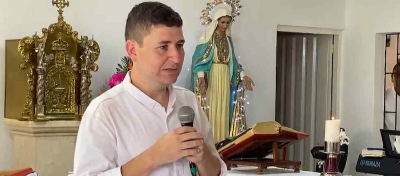 Juan Carlos Bayter asistió a una misa en El Banco.