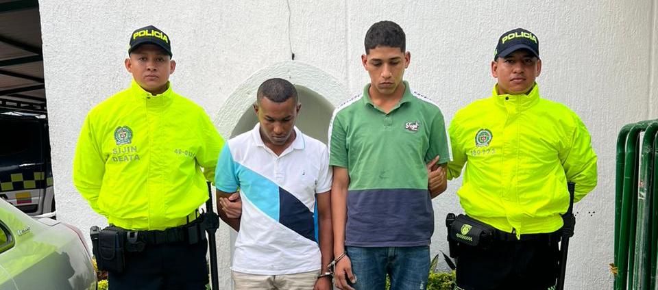 Los dos presuntos fleteros capturados por la Policía. 