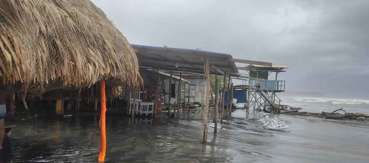 Mar de leva en Puerto Colombia