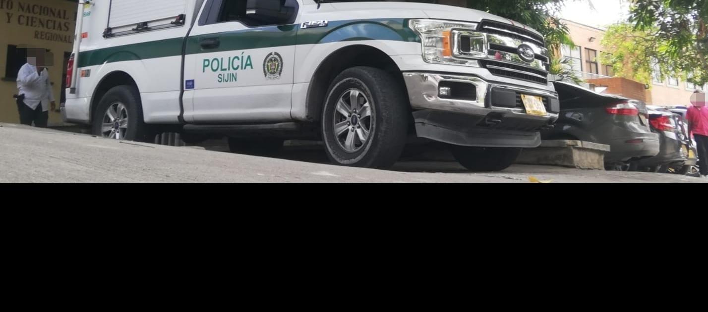 El cuerpo de Jean Carlos García Arias fue trasladado a Medicina Legal. 