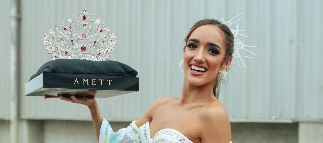 Melissa Cure, Reina del Carnaval de Barranquilla con su corona.
