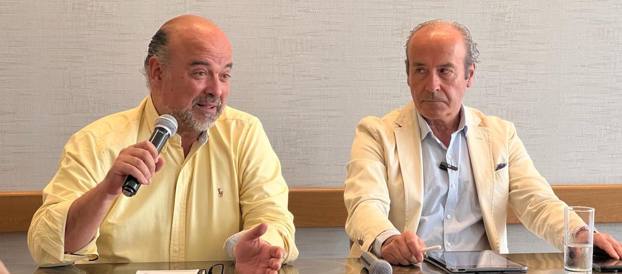 Alfonso Bayón, presidente de la expansión mundial de la marca Real Madrid, y Fernando Cantalapiedra Álvarez, abogado de Bet Capital.