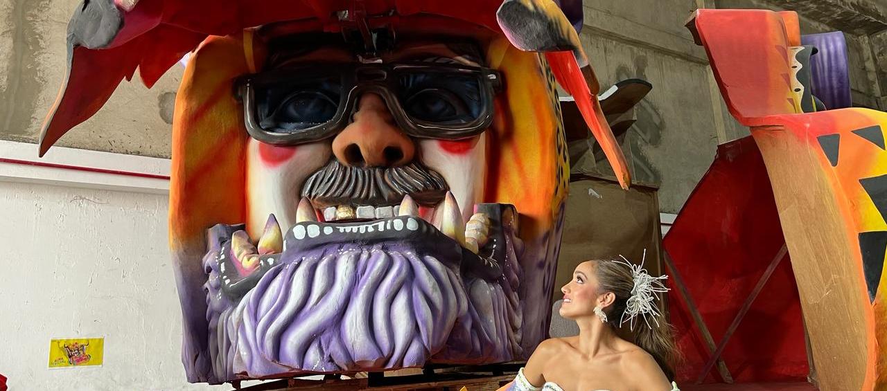 La Reina Melissa Cure visitó a los artesanos que elaboran las carrozas.