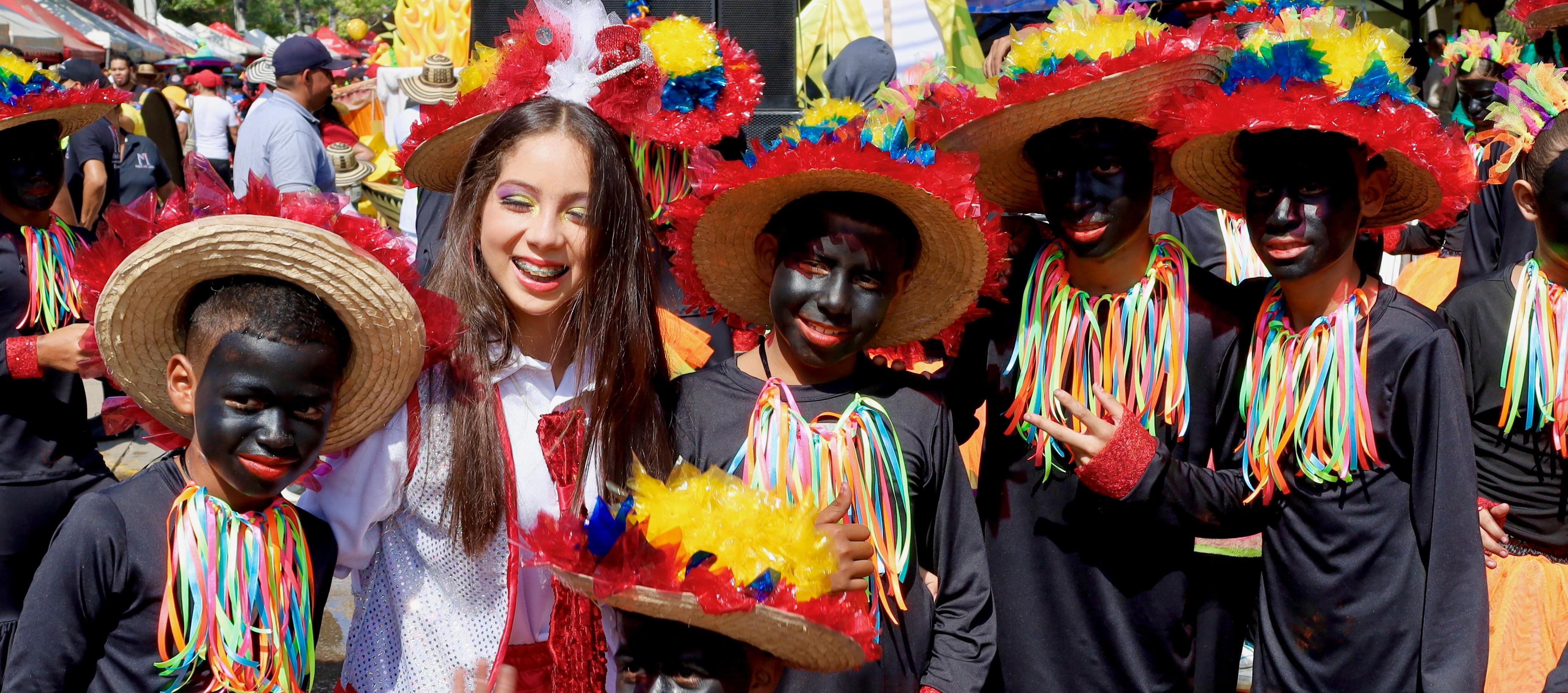 'Trabajando por los Niños' en Carnaval.