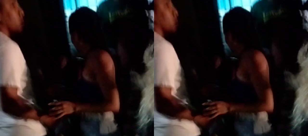 Momento en que personas auxilian a los heridos. 