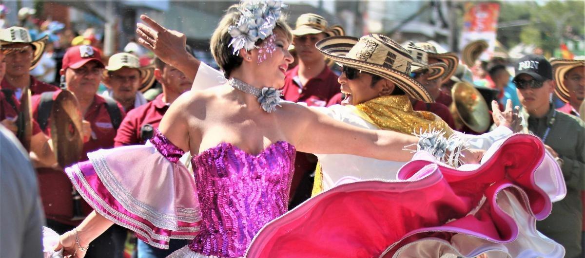 Verónica Alcocer bailando en el Carnaval de Barranquilla 2023. 