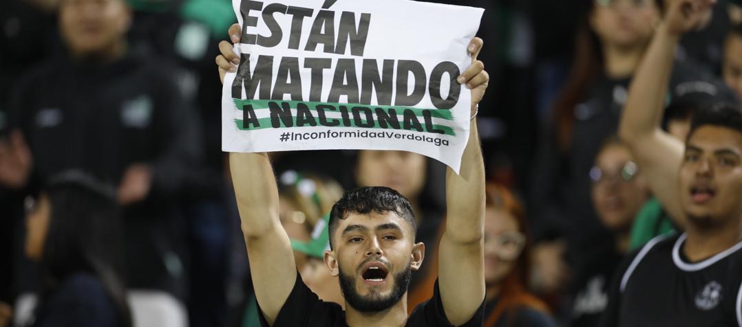 Los seguidores de Nacional protestaron por la mala campaña de su equipo.
