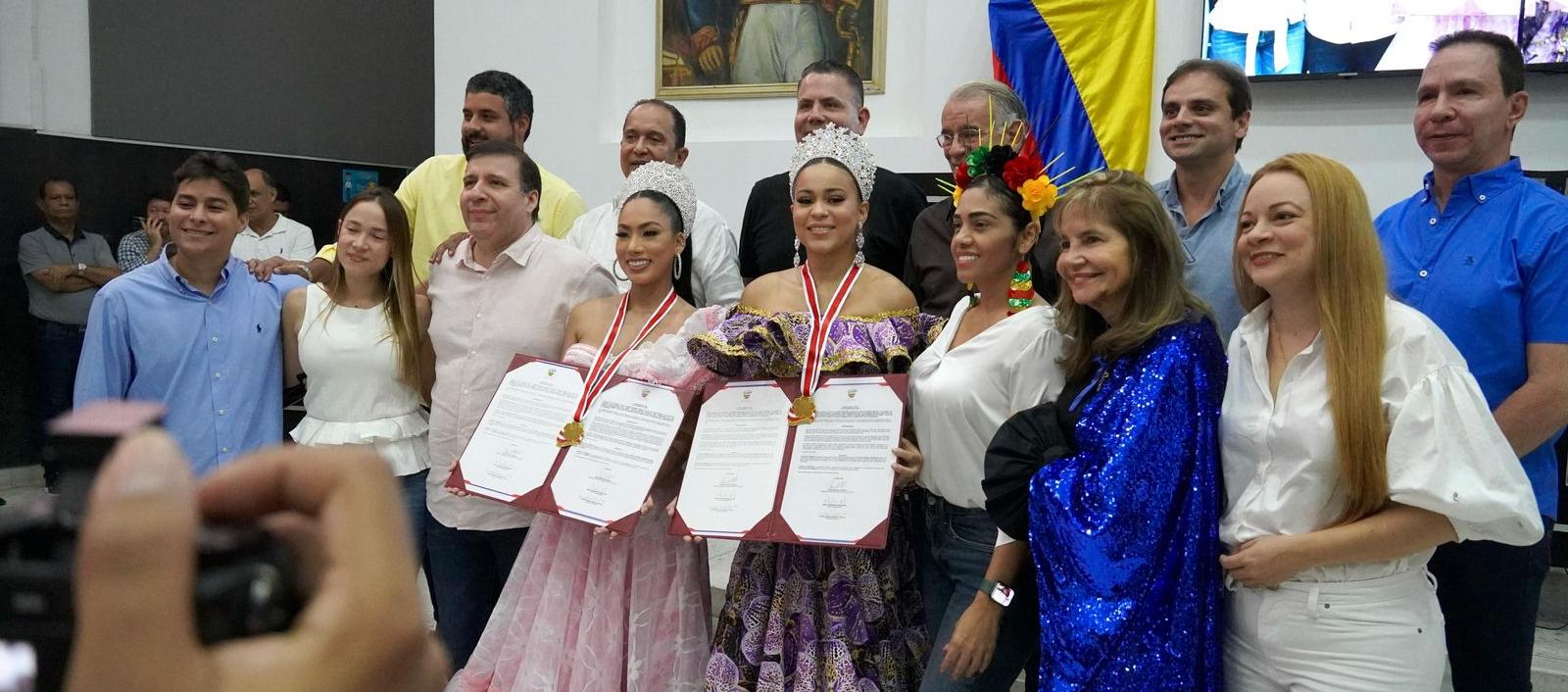 El Gobernador y los diputados del Atlántico posaron con las dos homenajeadas