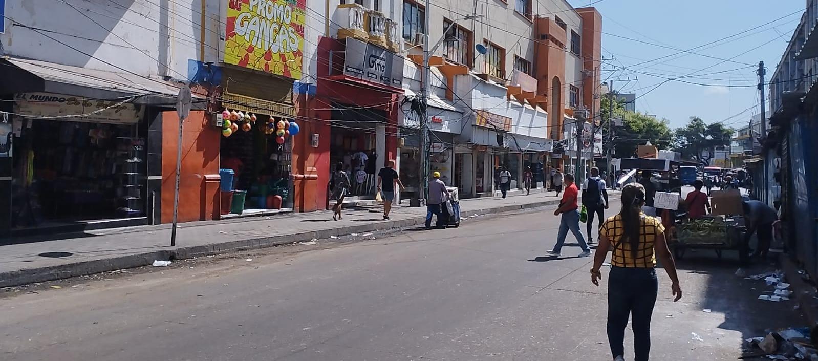 La carrera 43 entre calles 34 y 37 despejada este jueves, en la acera derecha