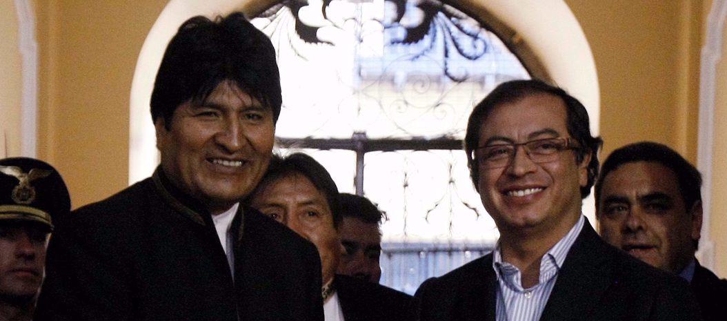 El expresidente boliviano Evo Morales durante un encuentro con Gustavo Petro. 
