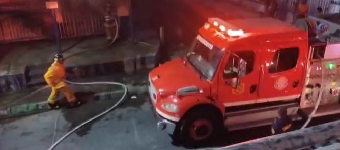 Cuatro máquinas de Bomberos atendieron la emergencia