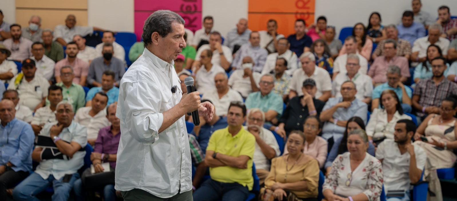 El presidente de Fedegán, José Félix Lafaurie, en la presentación de los Frentes Solidarios de Seguridad Ganadera
