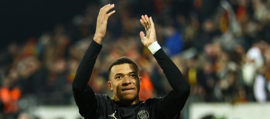 Kylian Mbappé renovó contrato por dos temporadas en 2022 con el PSG.