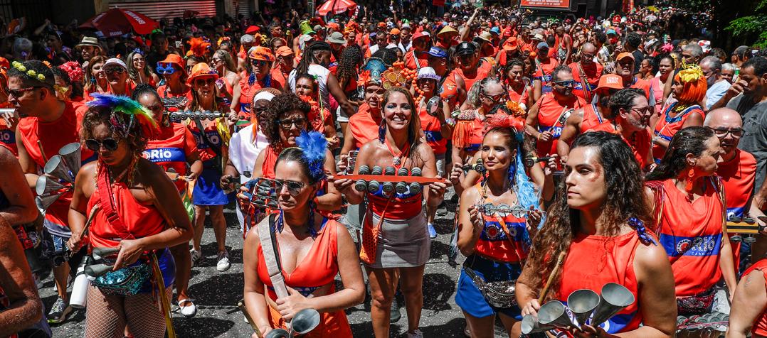 Integrantes de la comparsa callejera Laranjada Samba Clube, de Río de Janeiro. 