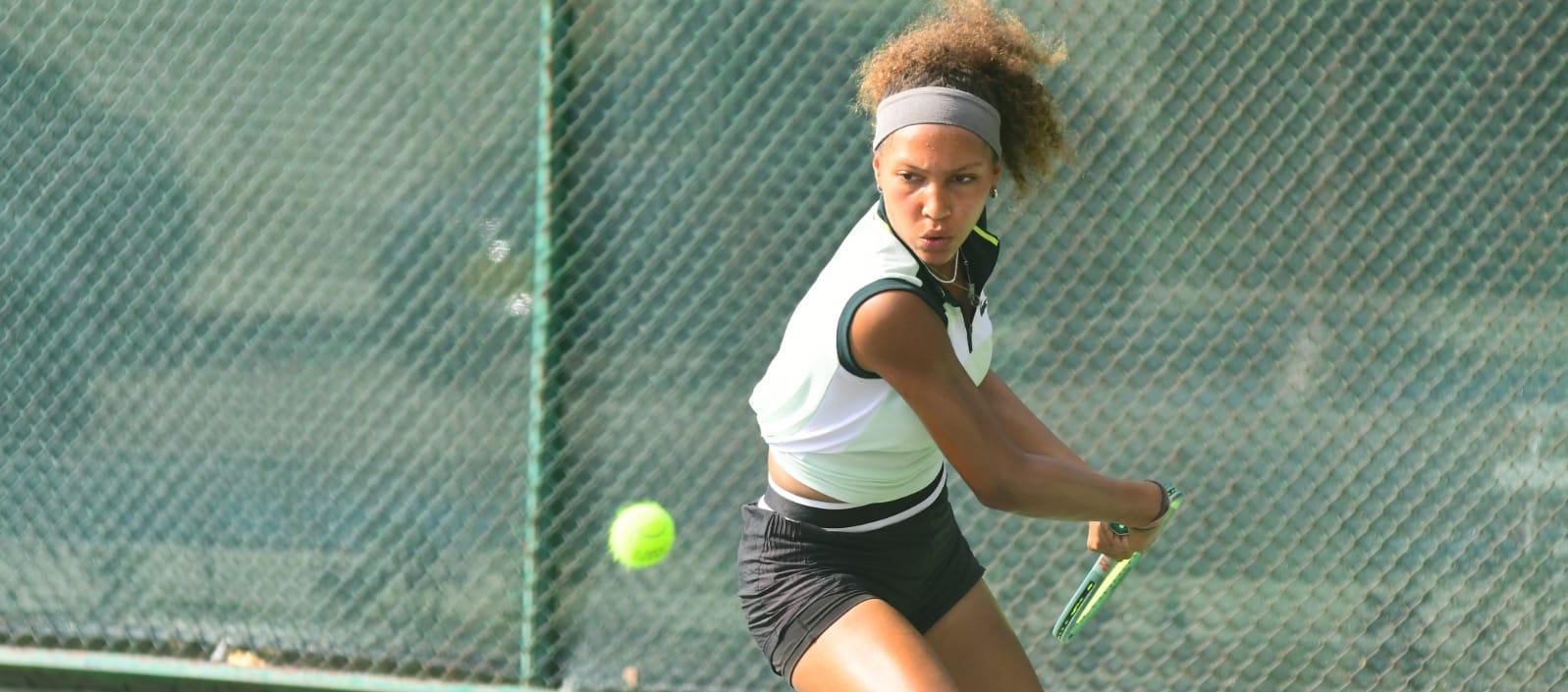 La estadounidense Thea Frodin se enfrentará en semifinales a la eslovaca Mia Pohankova. 