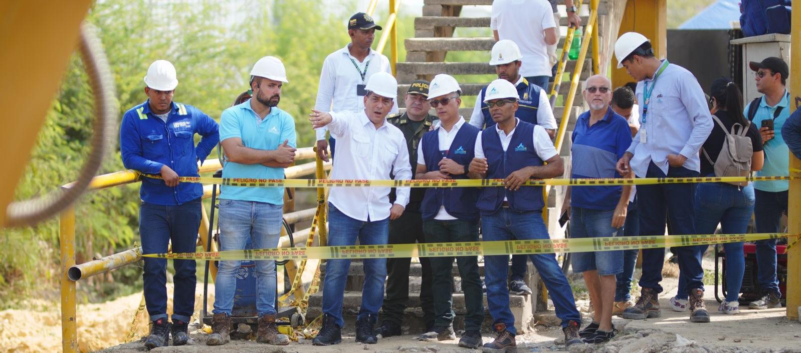 El alcalde Dumek Turbay en el punto de la emergencia en el barrio Ceballos