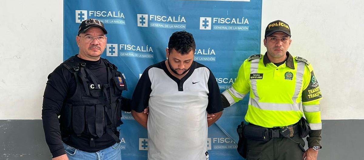 Edwin Alfonso Blanco Caro tras ser capturado por el CTI y la Policía. 