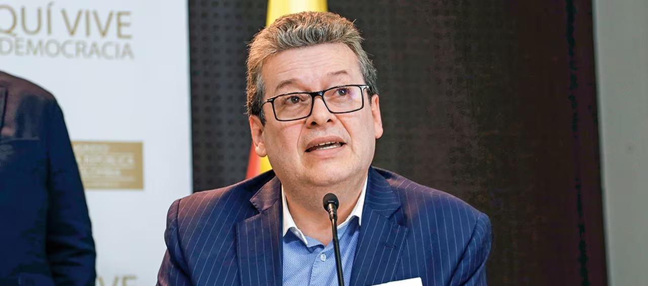 A raíz de la agenda del Representante Alirio Uribe se aplazó la audiencia.