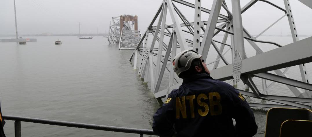  Imagen del puente derrumbado.