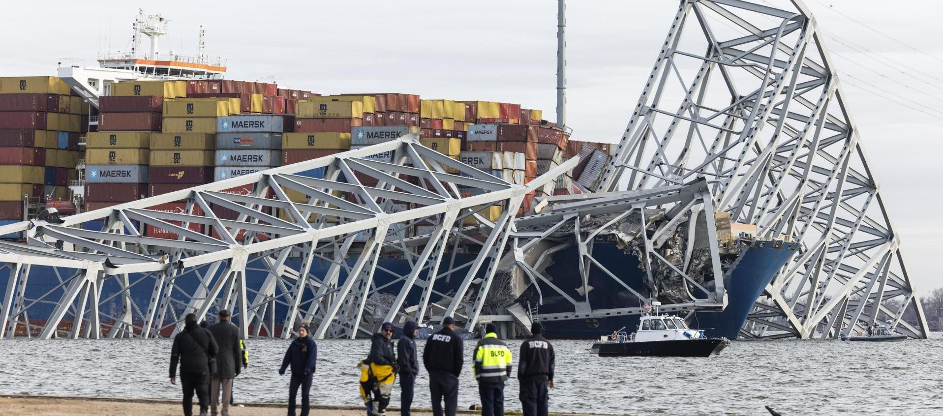 El barco tras la colisión con el puente. 