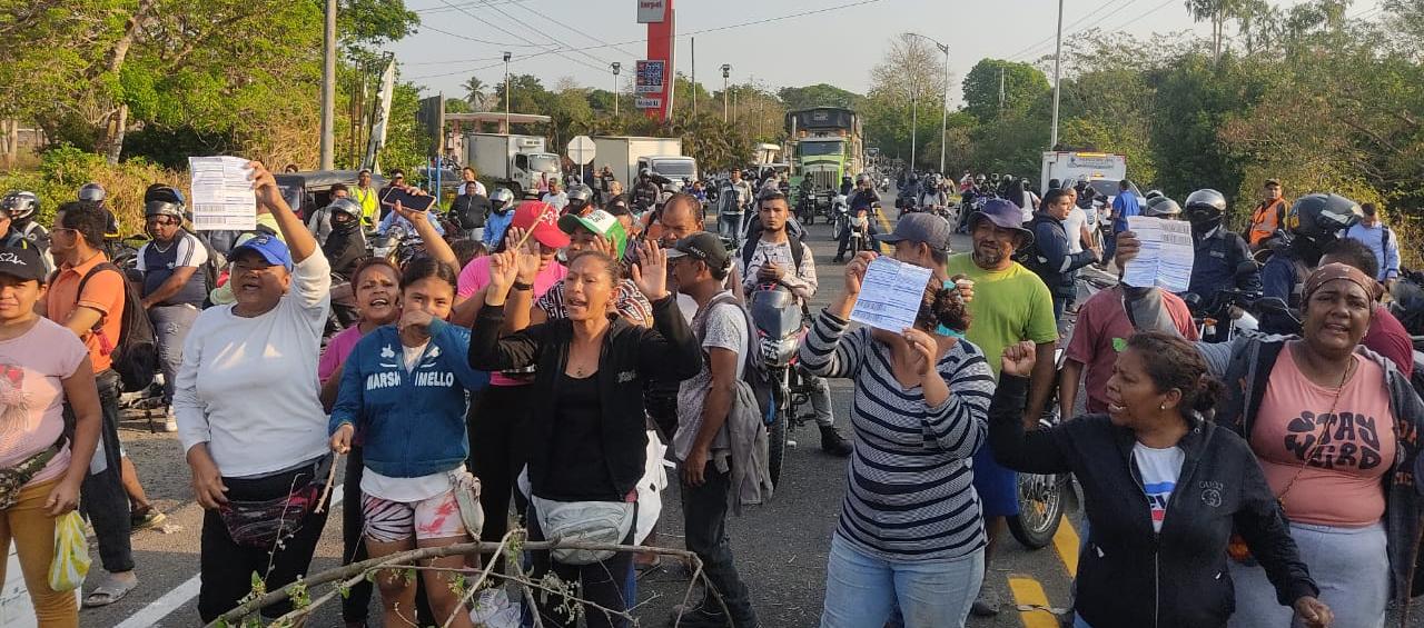 Los manifestantes que exigen la presencia de Air-e.