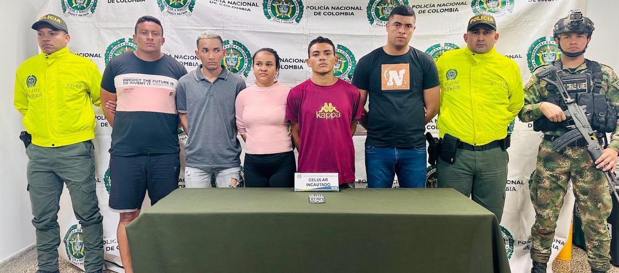 Los cinco capturados en el operativo. 