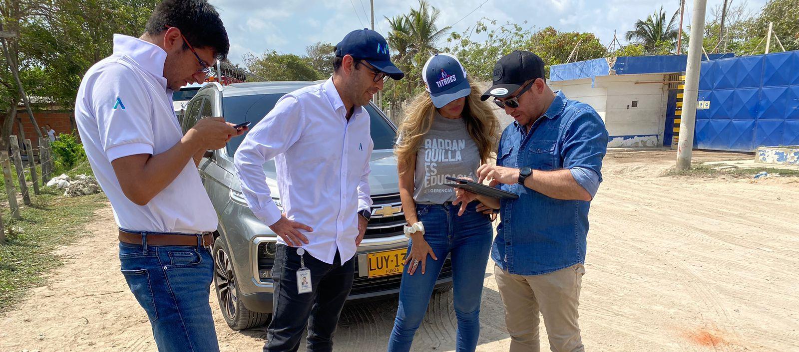 La Gerente de Ciudad Ana María Aljure con funcionarios de la Alcaldía y de Air-e.