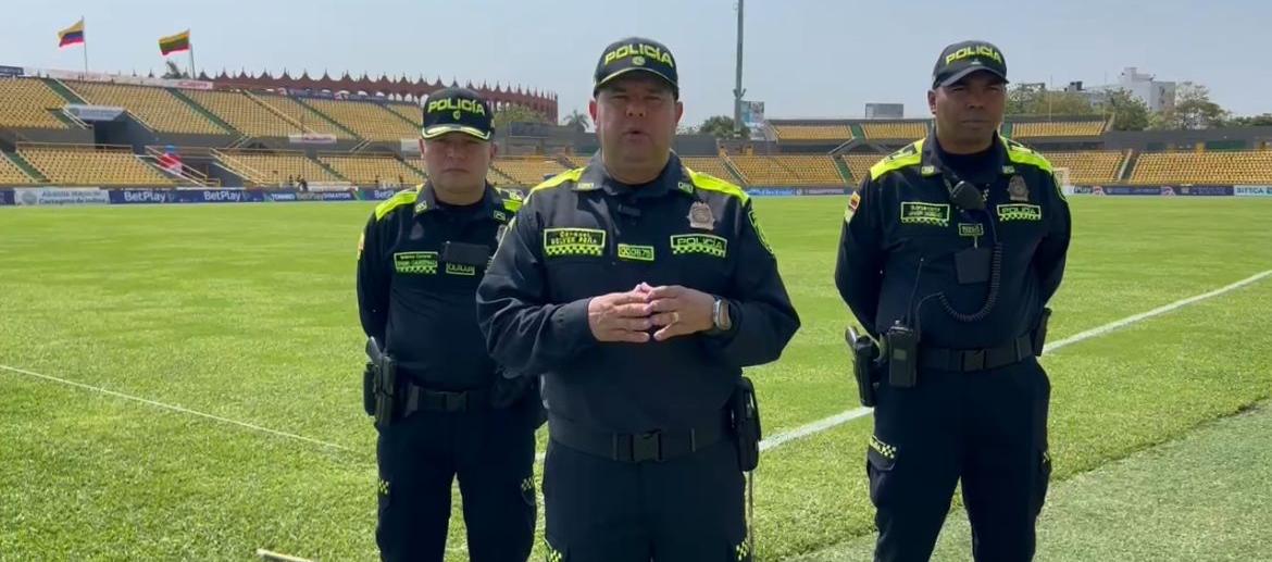 Los uniformados se encuentran ubicados en las vías de acceso y a los alrededores del estadio Jaime Morón.