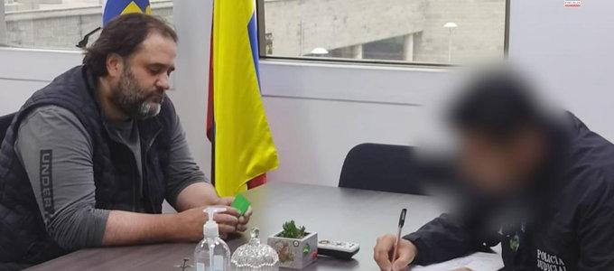 El empresario Felipe Rocha Medina al entregarse a la Fiscalía, en Bogotá. 