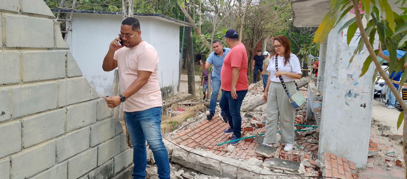 El secretario de Educación, Leyton Barrios, visitando el espacio afectado.