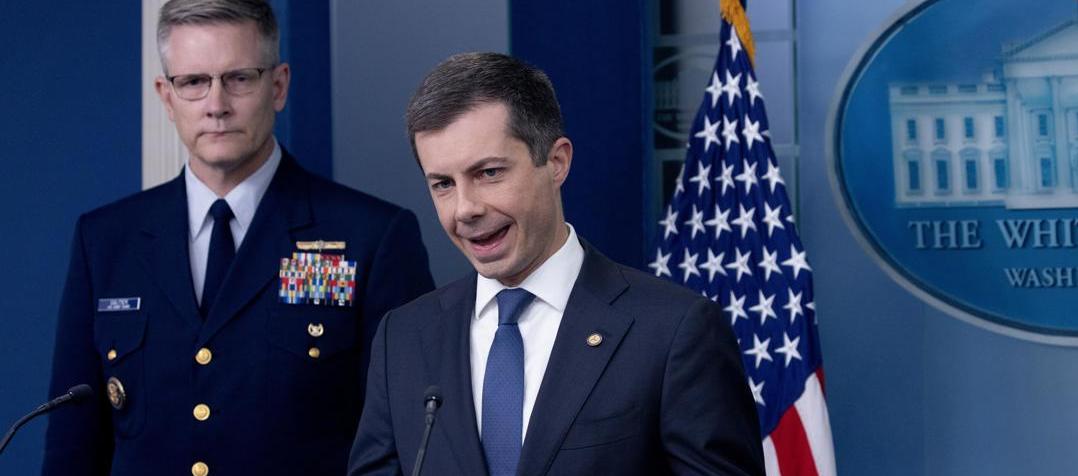 Pete Buttigieg, secretario de Transporte de Estados Unidos, en conferencia de prensa.