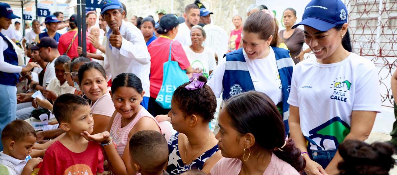Niños, jóvenes, adultos, adultos mayores, familias y mascotas fueron atendidos.