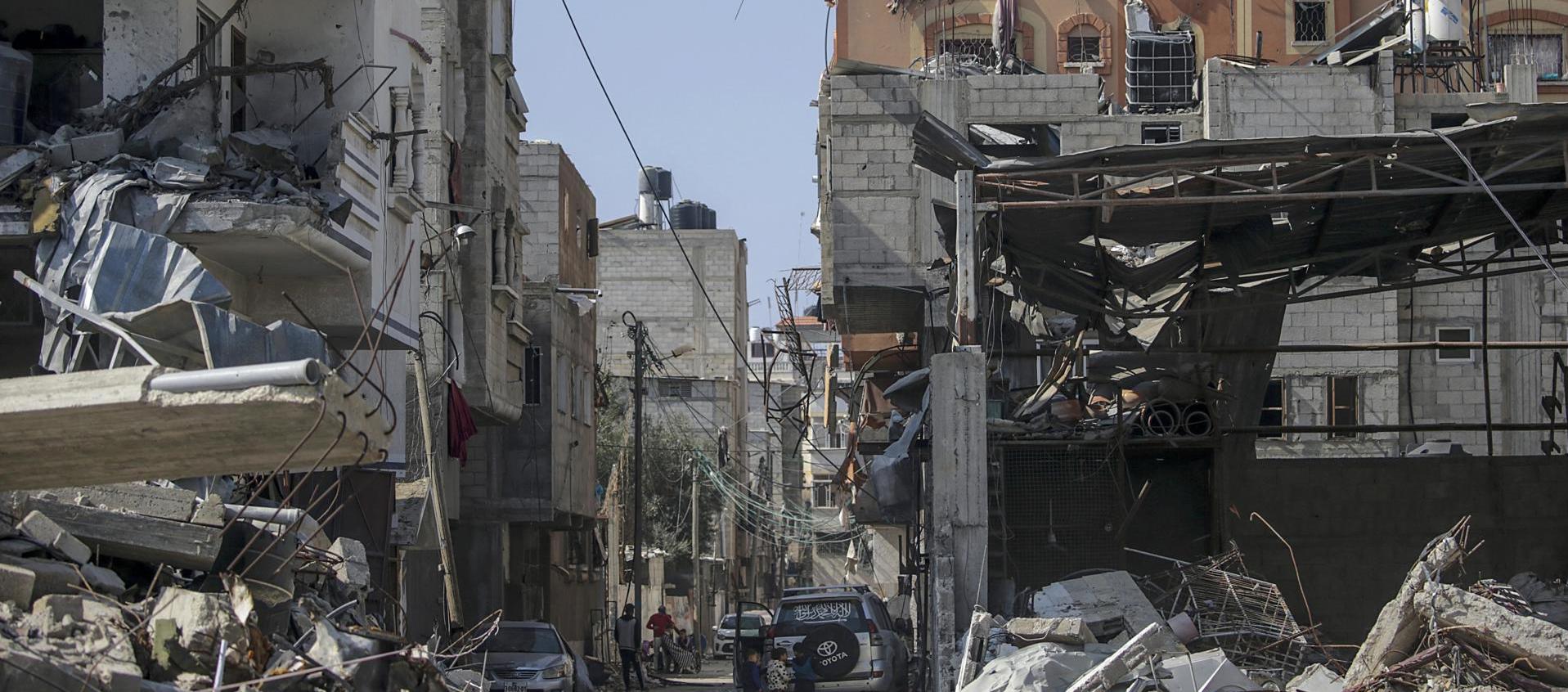 Casas destruidas en el campo de refugiados de Al Nuseirat, en el centro de la Franja de Gaza