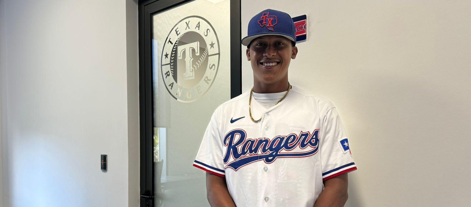 El lanzador cartagenero Alejandro Chiquillo, firmado por los Rangers de Texas. 