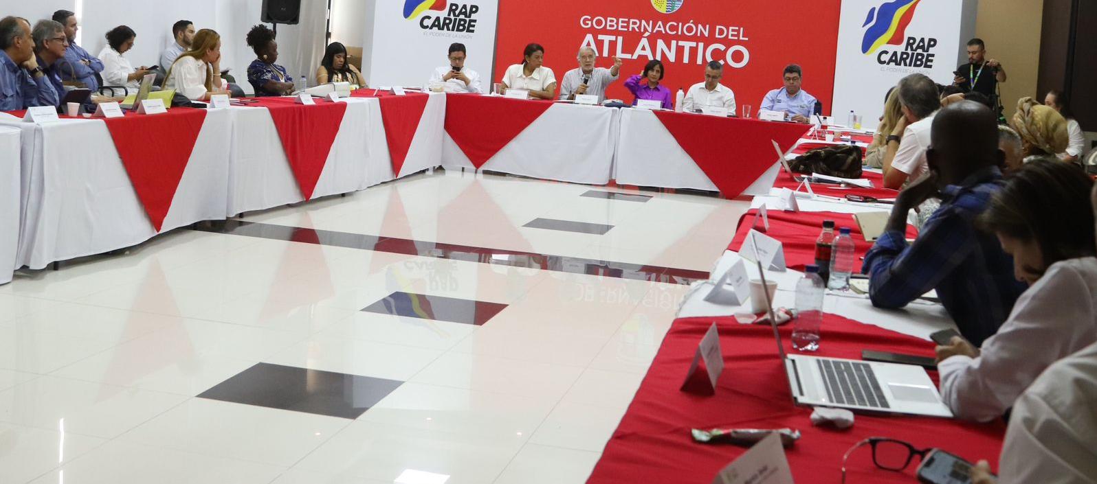 Mesa de trabajo para fortalecer el megaproyecto de restauración ambiental del Canal del Dique.