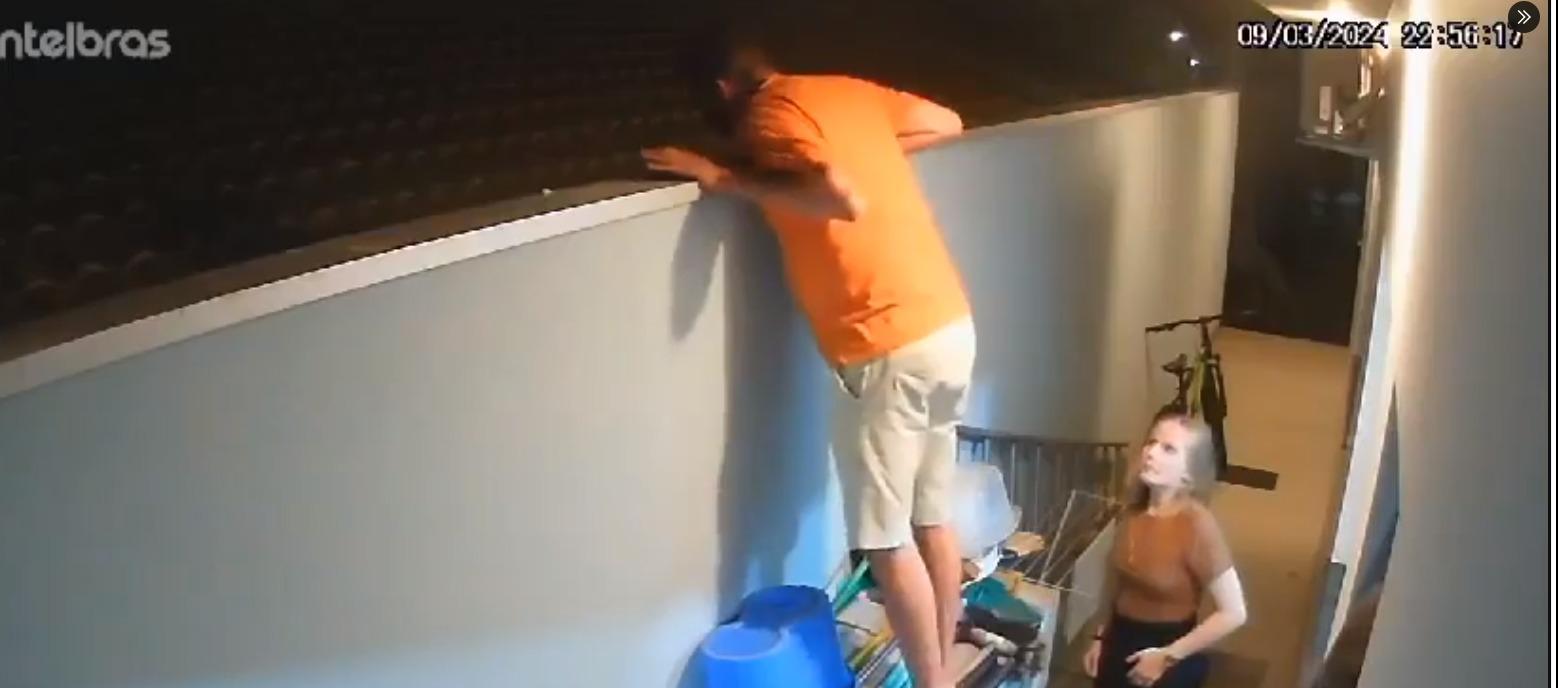 Momento en que fue impactado a bala el hombre. 