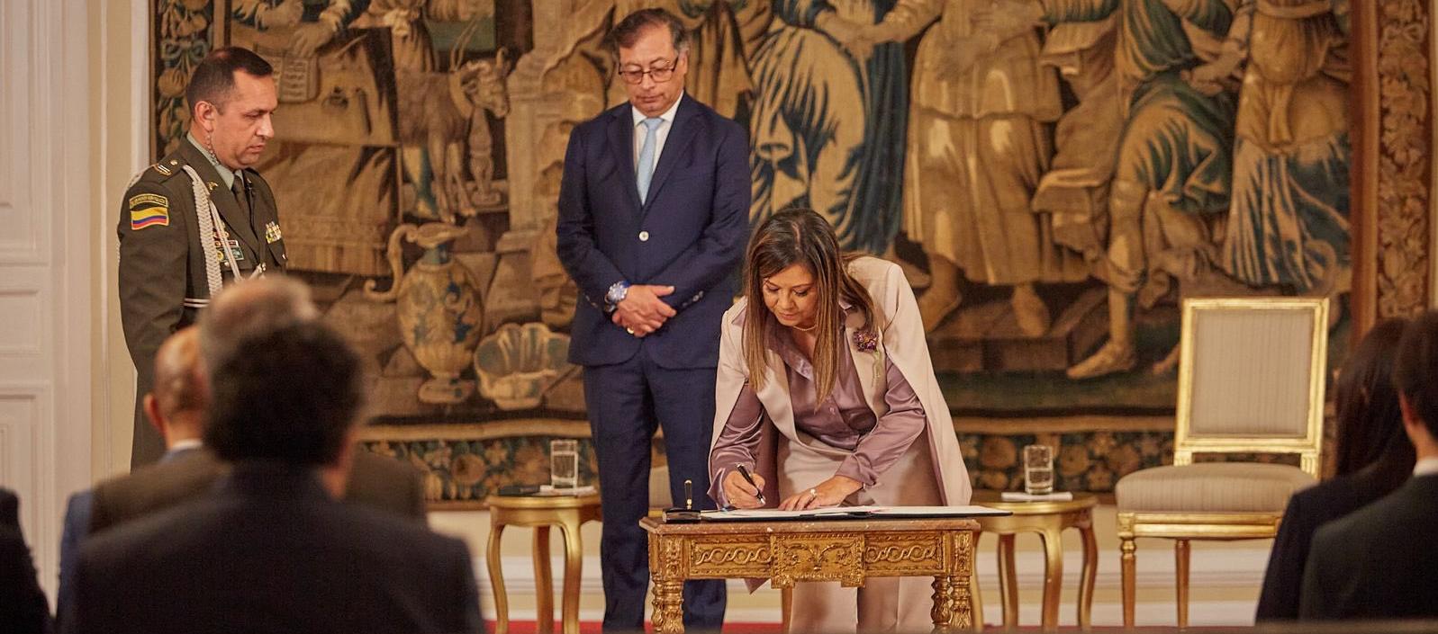 Acto de posesión de Luz Adriana Camargo.